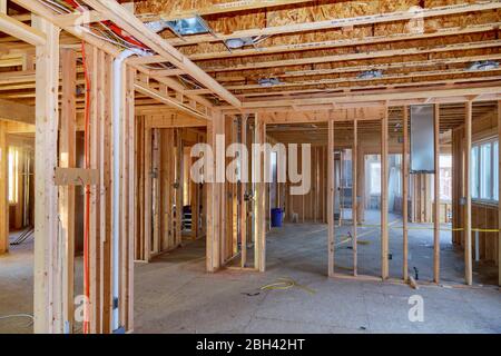 Holzbalken und Wand-zu-Decke gerahmtes Gebäude im Bau Inneren Wohnheim Stockfoto