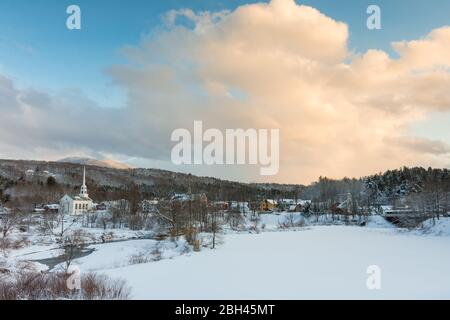 Sonnenuntergang über Stowe Vermont im Winter Stockfoto