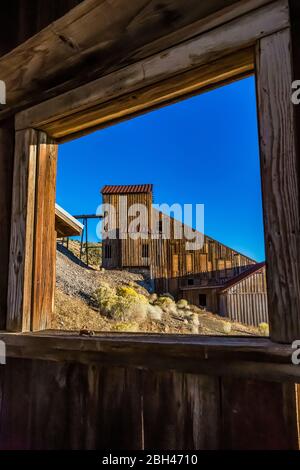 Berliner Mühle für die Erzzerkleinerung in der alten Silber- und Goldbergbau-Geisterstadt Berlin im Berlin-Ichthyosaur State Park, Nevada, USA Stockfoto