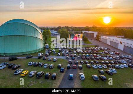 Drive-in Kino am Flughafen Essen/MŸlheim 'Motor Movies', temporäre Filmvorführung, im Luftschiffhangar der WDL, Veranstaltung in Übereinstimmung mit Kontaktrestric Stockfoto