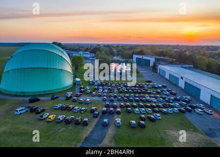 Drive-in Kino am Flughafen Essen/MŸlheim 'Motor Movies', temporäre Filmvorführung, im Luftschiffhangar der WDL, Veranstaltung in Übereinstimmung mit Kontaktrestric Stockfoto