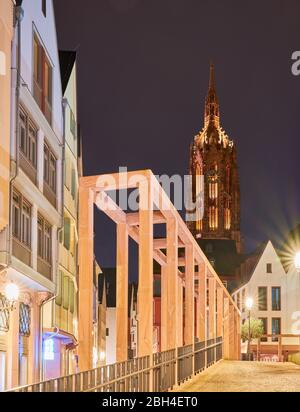 Frankfurt am Main, Febr. 15 2020: Blick auf den Frankfurter Dom von der Marktstraße in der Frankfurter Altstadt Stockfoto