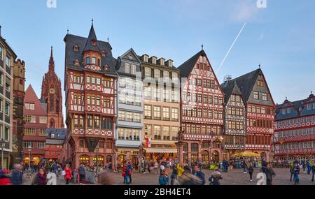 Frankfurt am Main, Febr. 15 2020: Römerberg-Platz in der Frankfurter Altstadt an einem sonnigen Nachmittag im Winter Stockfoto