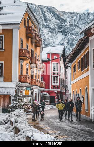 6. Feb 2020 - Hallstatt, Österreich: Häuser im Winter in Hallstatt Stockfoto