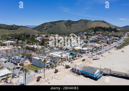 Luftaufnahmen über der Stadt Avila Beach an der Central Coast von Kalifornien Stockfoto