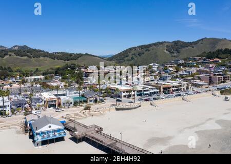 Luftaufnahmen über der Stadt Avila Beach an der Central Coast von Kalifornien Stockfoto