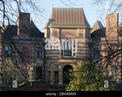 Blick auf den Eltham Palace und die Gärten Stockfoto