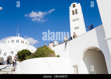 Kathedrale der Kerzenleuchter des Herrn in Fira Stadt, Santorini Insel, Kykladen, Griechenland, Europa Stockfoto