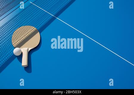 Tischtennis, Paddel und Ball Stockfoto