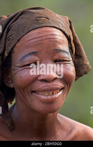 Traditionelle San-Frau, Ghanzi, Botswana, Afrika Stockfoto