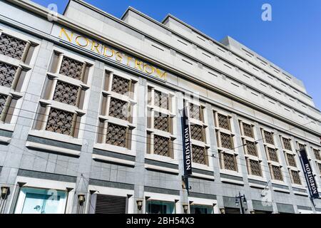 Aug 21, 2019 San Francisco / CA / USA - Nordstrom Kaufhaus im SOMA District; Nordstrom, Inc. Ist eine amerikanische Luxus-Kaufhauskette Stockfoto