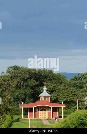 Eine kleine orthodoxe Kirche in der Kafa Region in Äthiopien. Stockfoto