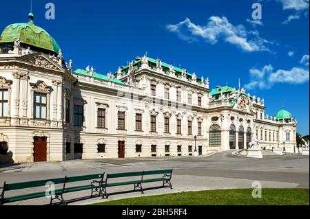 Blick in den Park des Schlosses Belvedere. Wien, Österreich Stockfoto