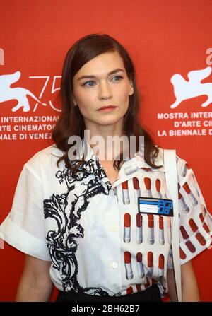VENEDIG, ITALIEN - AUGUST 30: Hannah Gross besucht die Fotozelle "der Berg" während des 75. Filmfestivals von Venedig am 30. August 2018 in Venedig, Italien. Stockfoto