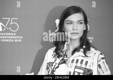 VENEDIG, ITALIEN - AUGUST 30: Hannah Gross besucht die Fotozelle "der Berg" während des 75. Filmfestivals von Venedig am 30. August 2018 in Venedig, Italien. Stockfoto
