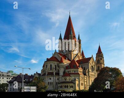 Blick AUF die St. Franz von Assisi Kirche in Wien Stockfoto