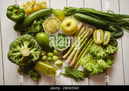 Grünes Antioxidans Bio-Gemüse, Obst und Kräuter Stockfoto