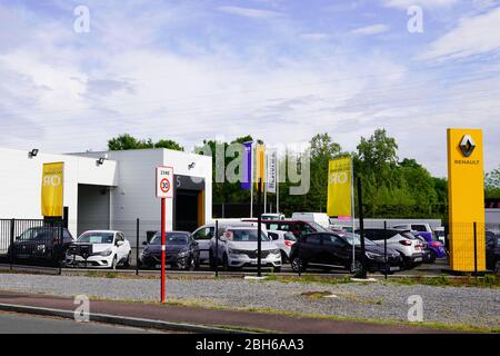 Bordeaux , Aquitaine / Frankreich - 04 16 2020 : renault Zeichen Logo Autohaus Geschäft Marke Beschilderung Garage Stockfoto