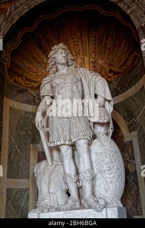 König Ludwig XIV., der Sonnenkönig, als römischer Kaiser Skulptur von Jean Warin (1671-72) Salon de Venus, Schloss Versailles- Château de Versailles Stockfoto