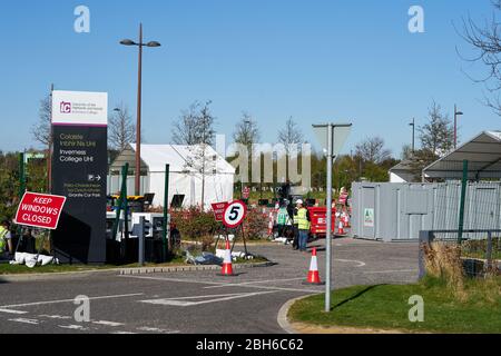 Inverness College UHI, 1 Inverness Campus, Inverness, Großbritannien. April 2020. UK, IV2 5NA. Hier ist die Szene des neuen COVID-19 Test Centers, das in Inverness gebaut wird. Sie soll morgen um 12 Uhr zur Standortuntersuchung bereit sein. Quelle: JASPERIMAGE/Alamy Live News Stockfoto