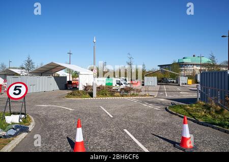 Inverness College UHI, 1 Inverness Campus, Inverness, Großbritannien. April 2020. UK, IV2 5NA. Hier ist die Szene des neuen COVID-19 Test Centers, das in Inverness gebaut wird. Sie soll morgen um 12 Uhr zur Standortuntersuchung bereit sein. Quelle: JASPERIMAGE/Alamy Live News Stockfoto