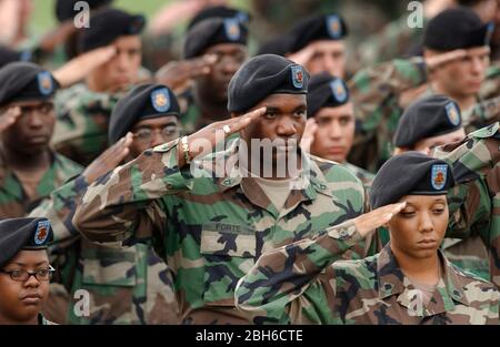 Fort Hood, Texas, USA, 2. September 2004. Gedenkgottesdienst für die 81 Soldaten, die bei der Operation Iraqi Freedom von der Infanterie-Division 4. in Ft. Haube. Seit Kriegsbeginn sind insgesamt 100 Soldaten der Basis gestorben. ©Bob Daemmrich Stockfoto