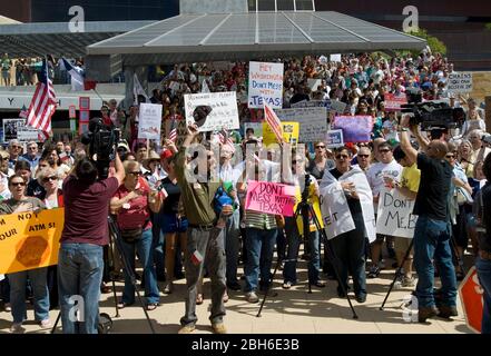 Austin, Texas, USA, 15 2009. April: Eine geschätzte Menschenmenge von rund 1.000 Personen versammelt sich auf einer Tagesparty im Rathaus, um gegen die Konjunkturprogramme der Bundesregierung zu protestieren. ©Marjorie Kamys Cotera/Daemmrich Photography Stockfoto