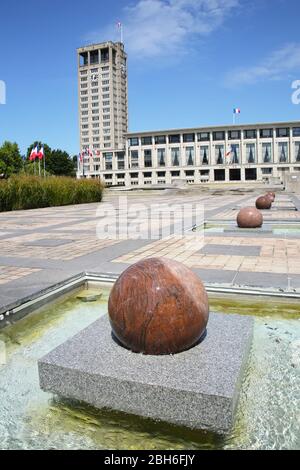 Das Rathaus, im Jahr 1958 wieder aufgebaut, ist ein Emblem der Stadt, Le Havre, Normandie, Frankreich. Stockfoto