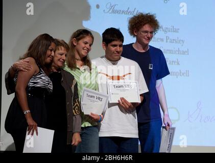 Austin, TX 3. Juni 2009: Studenten erhalten Technologiepreise bei einer akademischen Preisverleihung an der Texas School for the Deaf, die die 51 Senioren der über 500 Schüler South Austin School ehrt. ©Bob Daemmrich Stockfoto