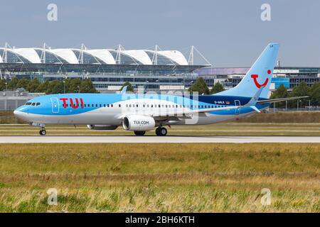 München – 20. Juli 2019: TUI Boeing 737-800 Flugzeug am Flughafen München (MUC) in Deutschland. Boeing ist ein amerikanischer Flugzeughersteller headquart Stockfoto