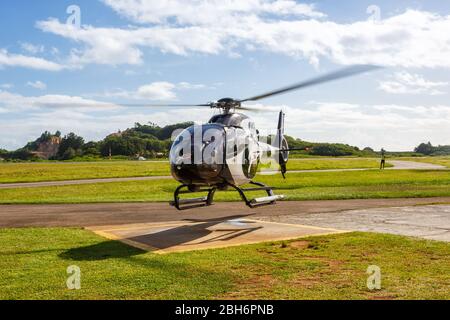 Mahe, Seychellen - 8. Februar 2020: Hubschrauber ZIL Air Airbus H120 am Flughafen Mahe (SEZ) auf den Seychellen. Stockfoto