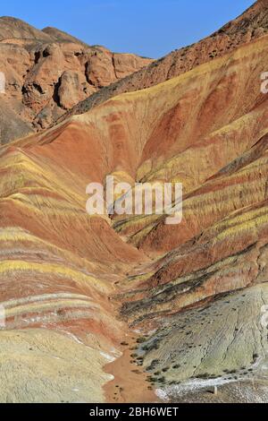 Bunte Leinwand Landform von der Sightseeing-Straße. Zhangye-Danxia Qicai Scenic Spot-Gansu-China-0829 Stockfoto