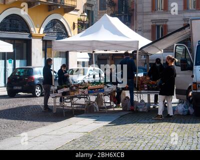 Cremona, Lombardei, Italien - 24. April 20. 2020 - Stadtalltag während der Stadtsperre Coronavirus Stockfoto