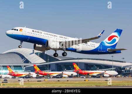 Guangzhou, China – 24. September 2019: Chongqing Airlines Airbus A320neo Flugzeug am Flughafen Guangzhou (CAN) in China. Stockfoto