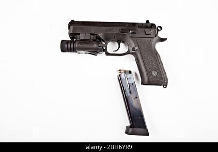 Cz 75 SP-01 PHANTOM, Standard-Größe Pflicht und Verteidigung Pistole, mit Polymerrahmen, cal. 9 mm Luger; 9x21; 9x19, mit taktischem Licht, ausgebautes Magazin, am Stockfoto