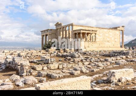 Die Ruinen des Erechtheion mit der Veranda der Maidens in der Akropolis von Athen Stockfoto
