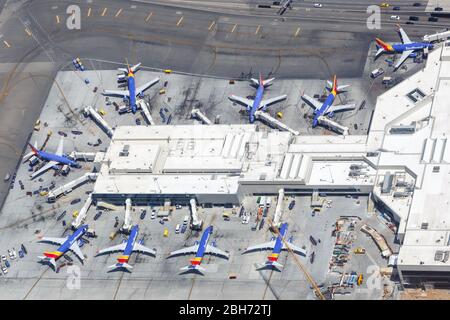 Los Angeles, Kalifornien – 14. April 2019: Luftaufnahme von Flugzeugen der Boeing 737 von Southwest Airlines am Los Angeles International Airport (LAX) in Califo Stockfoto