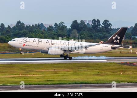 Chengdu, China – 22. September 2019: Air China Airbus A330-200 am Flughafen Chengdu (CTU) in China. Stockfoto