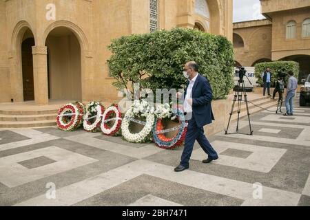 Beirut, Libanon. 24. April 2020. Gedenkkränze werden am Schrein des Märtyrers in Antelias Beirut aufgestellt, um an die 1.5 Millionen ethnischen Armenier zu erinnern, die in der Türkei zur Zeit des Osmanischen Reiches 1915 ermordet wurden. Die Türkei lehnt jede Verantwortung ab und hat immer bestritten, dass die Morde Völkermord waren. Kredit: amer Ghazzal/Alamy Live News Stockfoto