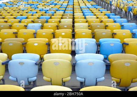 Nahaufnahme der Sitzreihen im Maracana Stadium, Heimat der brasilianischen Fußballnationalmannschaft und anderer. Stockfoto