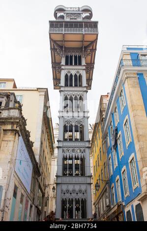 Lissabon, Portugal - 10. Februar 2020: Santa Justa Lift. Der Aufzug verbindet Baixa Pombalina und Chiado Stockfoto