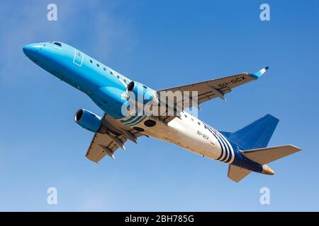 Tel Aviv, Israel – 23. Februar 2019: Egyptair Express Embraer 170 Flugzeug am Flughafen Tel Aviv (TLV) in Israel. Stockfoto