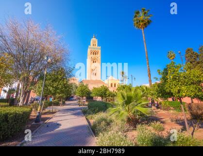 Moschee Koutoubia Minarett in der Medina von Marrakesch, Marokko Stockfoto