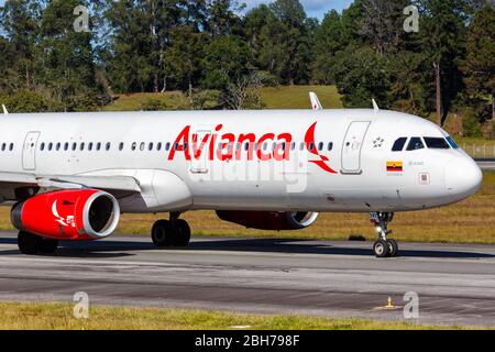 Medellin, Kolumbien – 26. Januar 2019: Avianca Airbus A321 Flugzeug am Flughafen Medellin (MDE) in Kolumbien. Airbus ist ein europäischer Flugzeughersteller Stockfoto