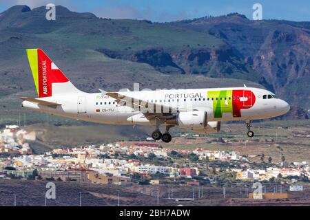 Gran Canaria, Spanien – 24. November 2019: TAP Air Portugal Airbus A319 am Flughafen Gran Canaria (LPA) in Spanien. Airbus ist ein europäisches Flugzeug Stockfoto