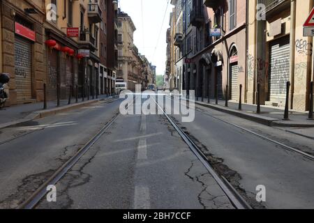 Leere Straßen in Mailand Chinatown aufgrund des Covid 19 Notfalls. Geschäfte geschlossen und niemand läuft im Herzen von Mailand Chinatown. Stockfoto