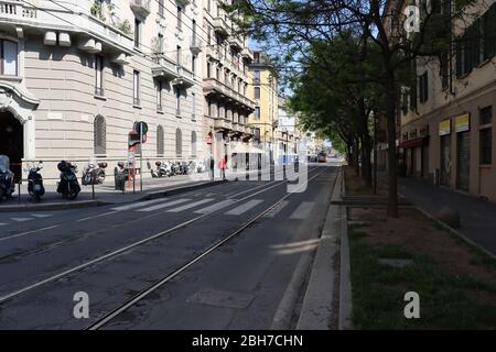 Leere Straßen in Mailand Chinatown aufgrund des Covid 19 Notfalls. Geschäfte geschlossen und niemand läuft im Herzen von Mailand Chinatown. Stockfoto