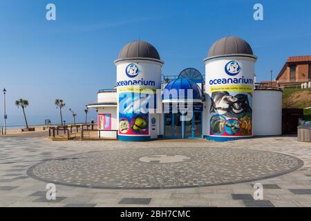 Ozeanarium das Bournemouth Aquarium und Offshore Café geschlossen & Pier Zugang verlassen wegen Coronavirus Sperrung in Bournemouth, Dorset UK im April Stockfoto