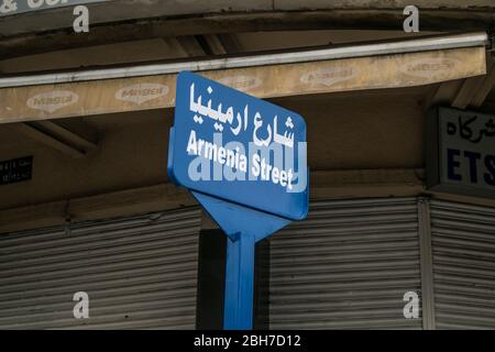 Beirut, Libanon. 24. April 2020.EINE Straße im armenischen Bezirk Bourj Hammoud auf armenischen Völkermord Gedenktag. Kredit: amer Ghazzal/Alamy Live News Stockfoto