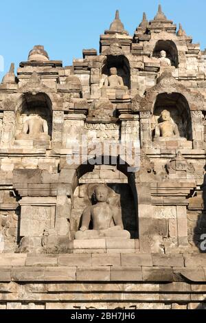 Statuen auf dem Borobudur Tempel, Java, Indonesien Stockfoto
